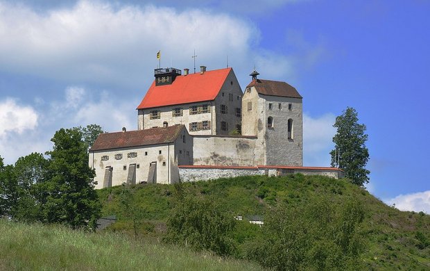 Schloss Waldburg, Stammhaus des Adelsgeschlechts. Foto: Andreas Praefcke, CC BY 4.0, Wikimedia Commons Schloss Waldburg, Stammhaus des Adelsgeschlechts. Foto: Andreas PSchloss Waldburg, Stammhaus des Adelsgeschlechts. Foto: Andreas Praefcke, CC BY 4.0, Wikimedia Commonsraefcke, CC BY 4.0