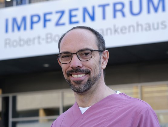 Christoph Wasser, Impfzentrumsleiter am Robert-Bosch-Krankenhaus und Notfallmediziner, musste schlucken, als er die fetten Honorarsätze sah. Christoph Wasser, Impfzentrumsleiter am Robert-Bosch-Krankenhaus und Notfallmediziner, musste schlucken, als er die fetten Honorarsätze sah.
