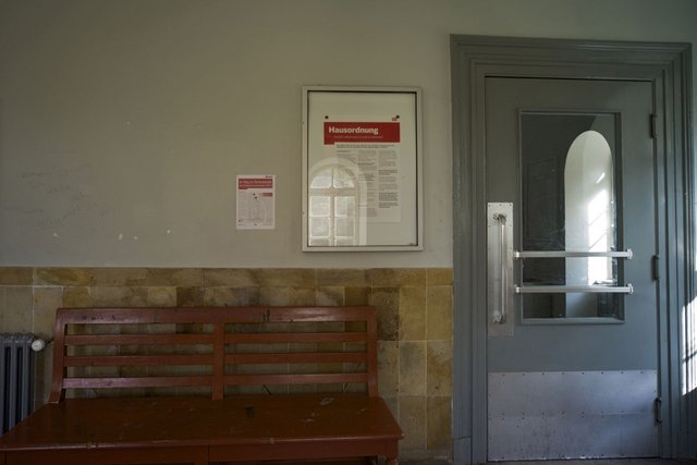 Schmuddel-Stillleben: Bahnhof in Baden-Württemberg. 