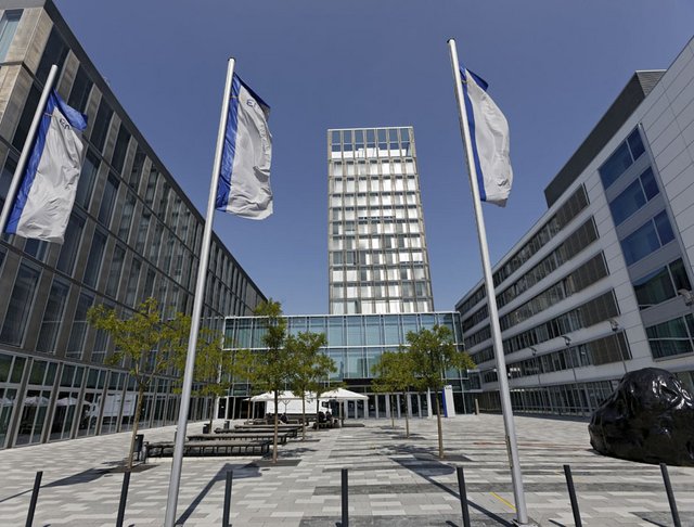 Die EnBW-Zentrale im Stuttgarter Fasanenhof würde gern auch in Zukunft die Landeshauptstadt mit Strom und Gas beliefern. Foto: Joachim E. Röttgers