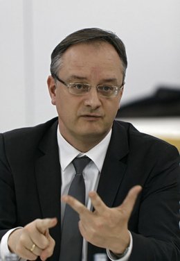 Kultusminister Andreas Stoch (SPD) wird von der CDU kritisiert, weil er immer noch seine Arbeit macht.