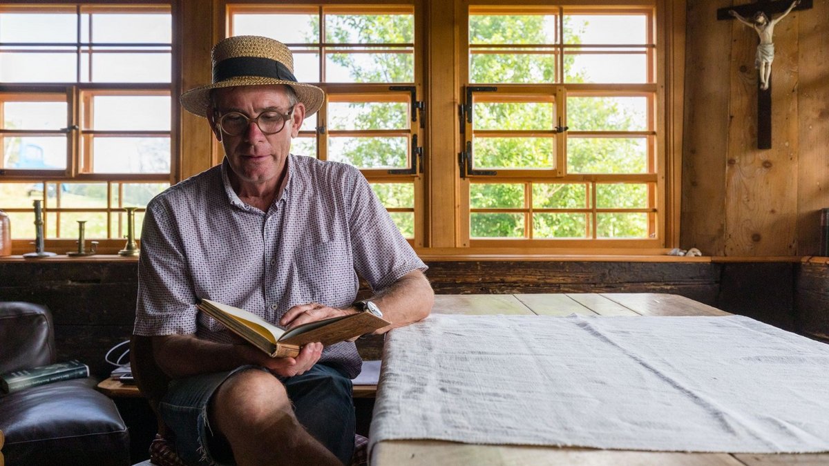 Der Hightech-Mann, Pendler zwischen zwei Welten. Der Hightech-Mann, Pendler zwischen zwei Welten.