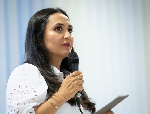 Moderatorin Mina Mangal überlebte als Achtjährige ein ausländerfeindliches Attentat in Baltmansweiler, Kreis Esslingen. Moderatorin Mina Mangal überlebte als Achtjährige ein ausländerfeindliches Attentat in Baltmansweiler, Kreis Esslingen.