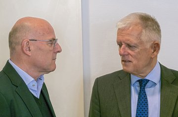 ... und als OB, rechts, bzw. Minister, links.