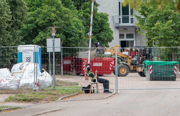 Zaun ums Firmengelände, die Arbeiter haben keinen Zugang mehr.