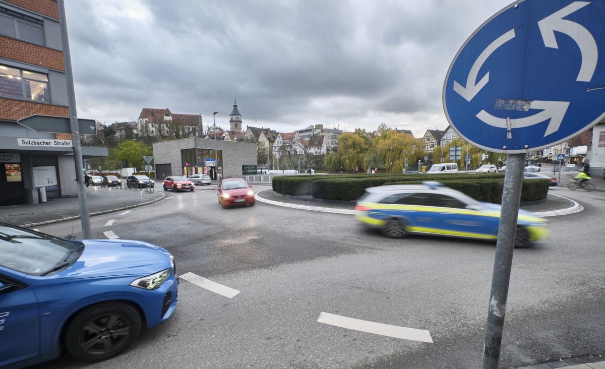 Die Stadt ersticke im Verkehr, sagt Brunold. Der Kreisverkehr an der zubetonierten Bleichwiese.