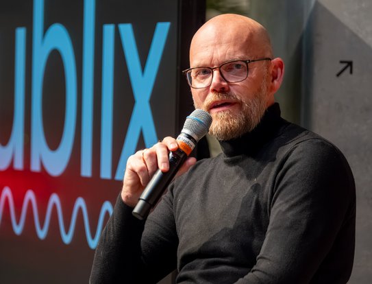 Andreas Golus-Steiner, Schulleiter an der Fichte-Oberschule in Berlin, der wohl demokratischsten Schule Deutschlands. Foto: Paul-Alexander Probst