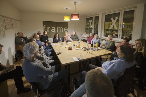 Leserinnen und Leser in der Kontext-Redaktion. Foto: Joachim E. Röttgers