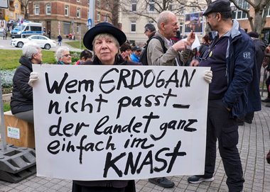 Protest in Stuttgart im März 2017, kurz nach der Verhaftung des Journalisten Deniz Yücel.