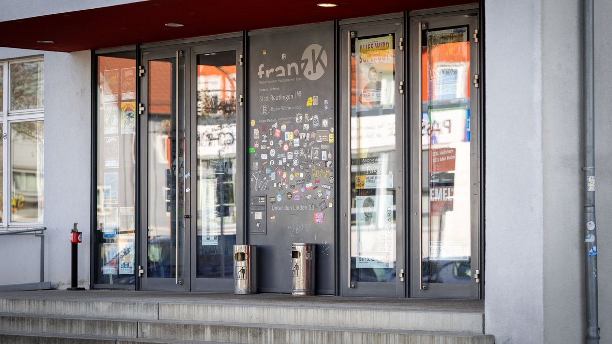 Noch nicht viel los – der Haupteingang bei Tag. Foto: Julian Rettig