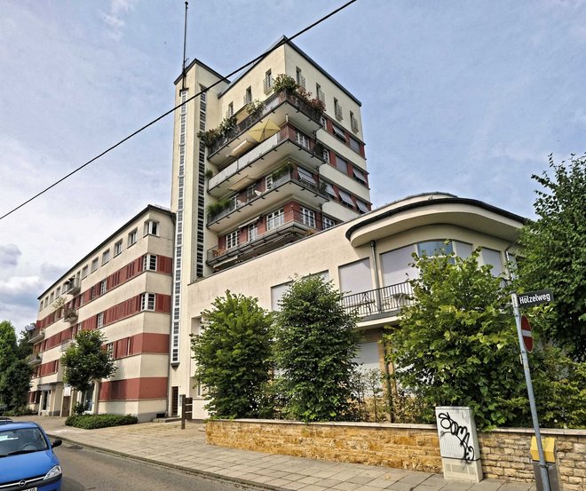 Der Friedrich-Ebert-Hof hinter der Stuttgarter Weißenhofsiedlung ...