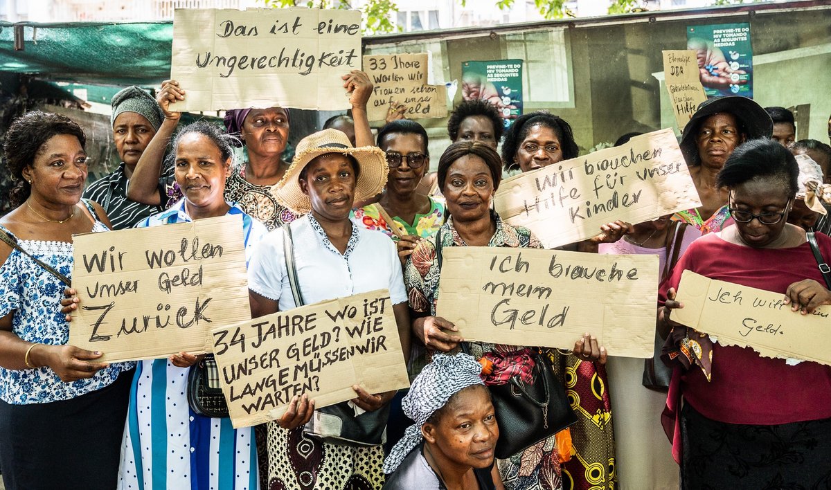 Protest der "Madgermanes" in der mosambikanischen Hauptstadt Maputo – mehr Bilder mit Klick auf den Pfeil.