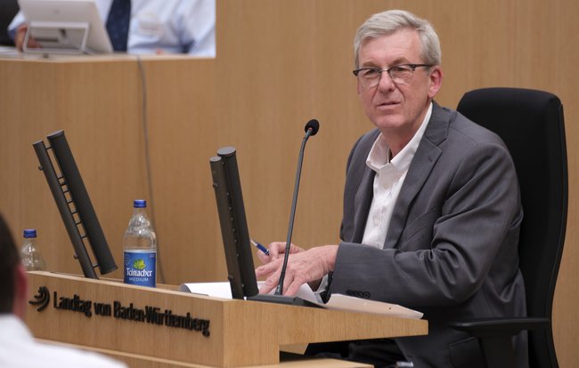 Ex-LKA-Präsident Ralf Michelfelder kritisierte die schnelle Karriere Renners vor dem Untersuchungsausschuss. Foto: Joachim E. Röttgers