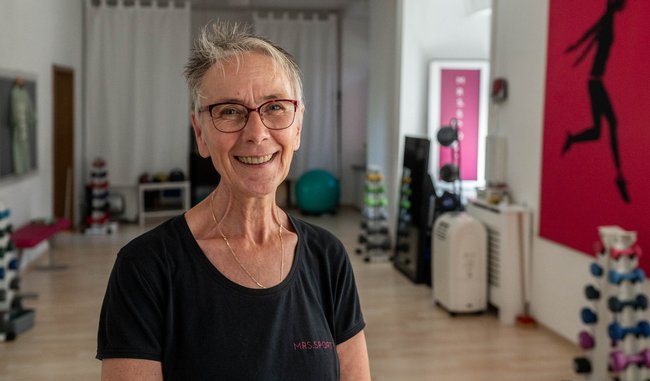Silvia Bakos in ihrem Frauenfitnessstudio. Sie ist strikt gegen Simons Aktionen.