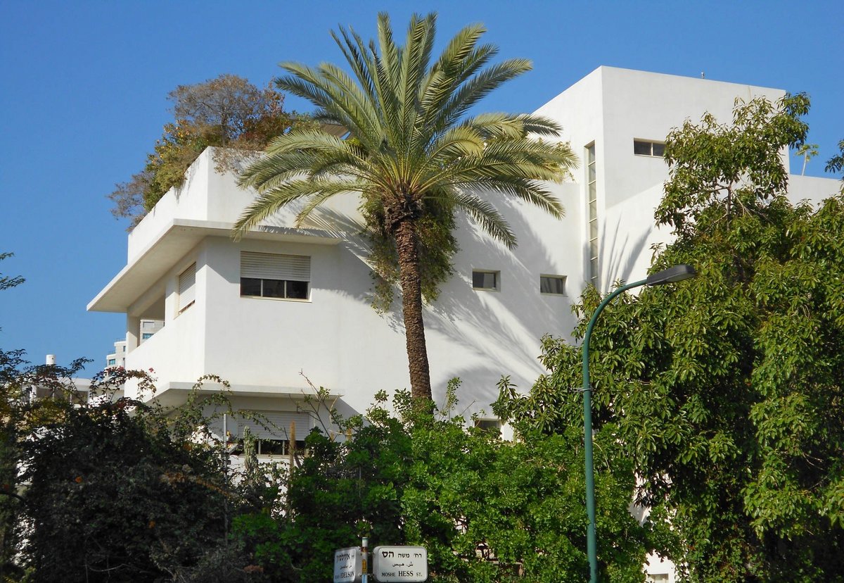 Haus Ecke Idelson-/Hess-Straße, 1931 errichtet von Richard Kauffmann. Der deutsche Architekt war bereits 1920 nach Palästina ausgewandert. Fotos: HfG-Archiv