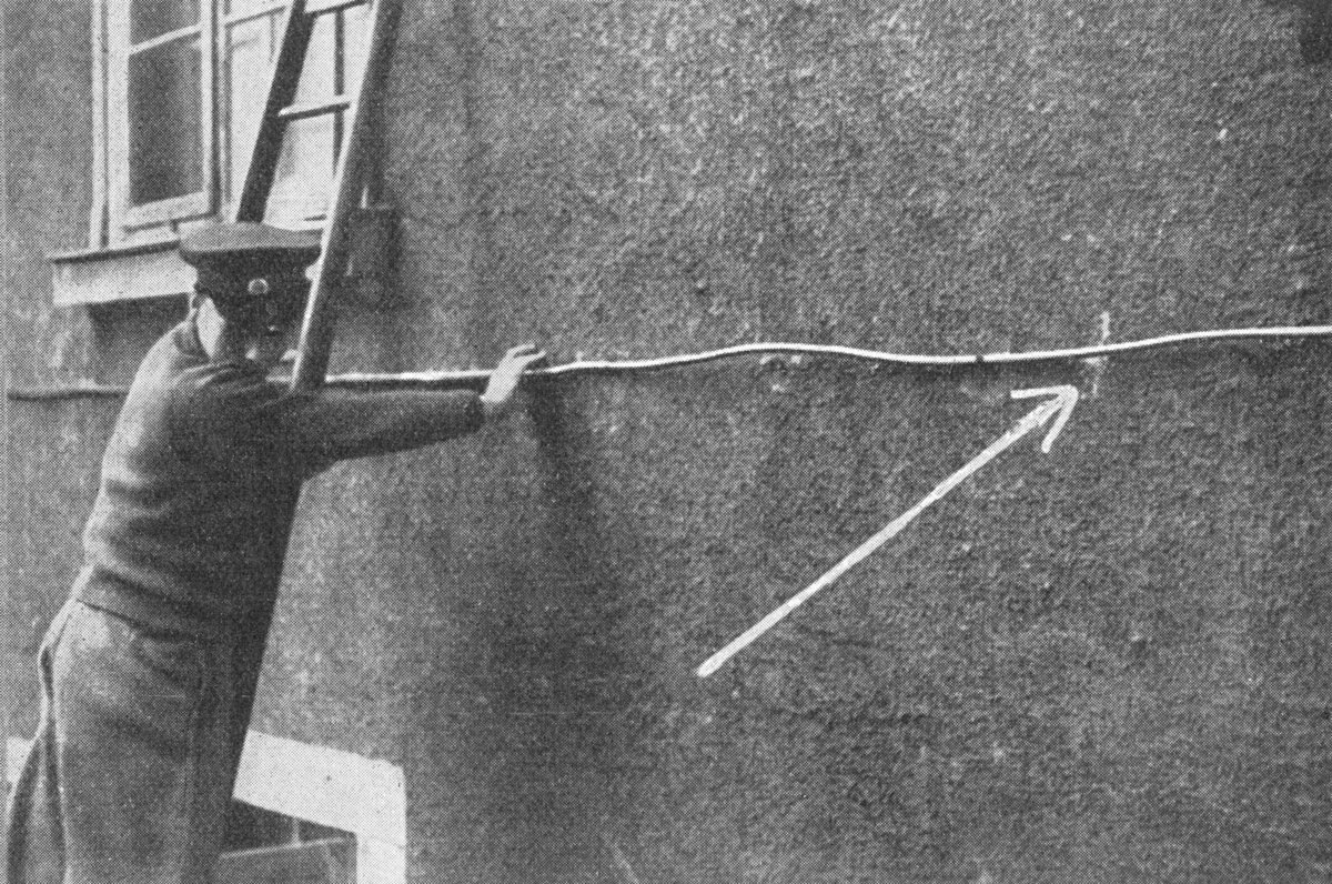 Plötzlich war Hitler auf stumm gestellt. In der Werderstraße, 20 Meter von der Stadthalle entfernt, wurde das Übertragungskabel durchtrennt. Foto: Historisches Archiv des SWR