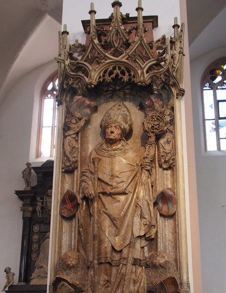 Grabdenkmal von Bischof Rudolf von Scherenberg im Würzburger Dom, geschaffen von Tilmann Riemenschneider. Foto: Hajotthu, CC BY 3.0