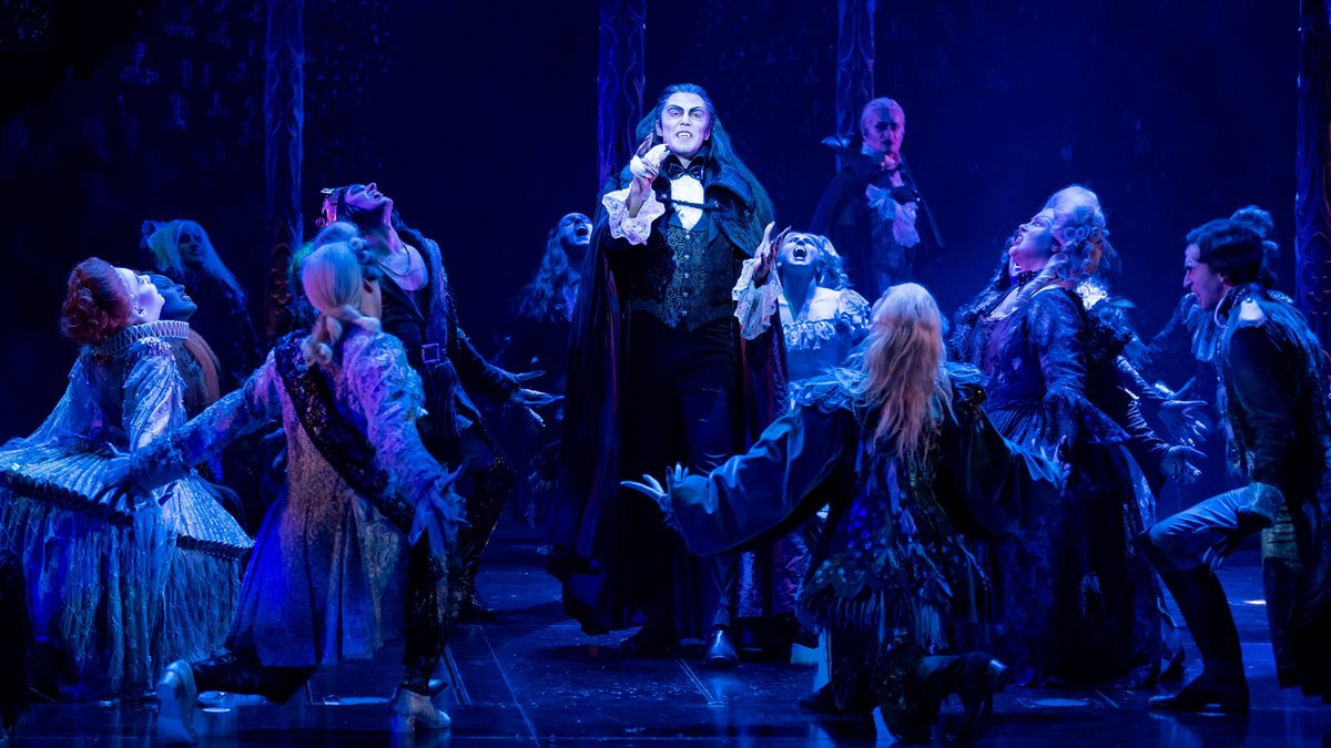 Die Gestalten der Nacht auf der Musicalbühne in Stuttgart-Möhringen. Foto: Jan Potente/Stage Entertainment