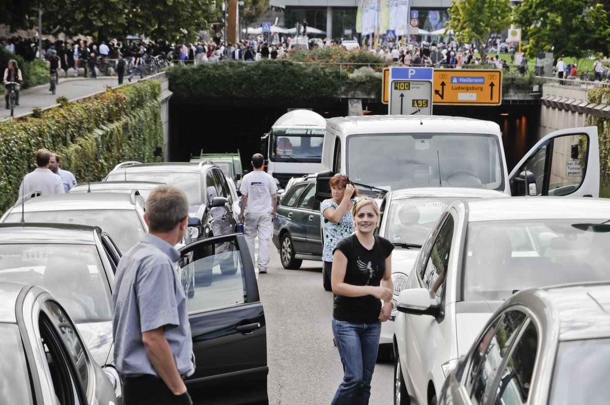 Der Verkehr in der Stadt kommt zum Erliegen…