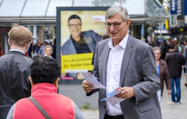 Bernd Riexinger, Bundes-Chef der Linken, im Wahlkampf.  Bernd Riexinger, Bundes-Chef der Linken, im Wahlkampf.
