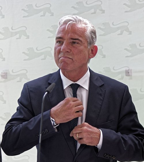 Bitter für Innenminister Thomas Strobl: Er ist nicht mehr zuständig für Abschiebungen. Bitter für Innenminister Thomas Strobl: Er ist nicht mehr zuständig für Abschiebungen.