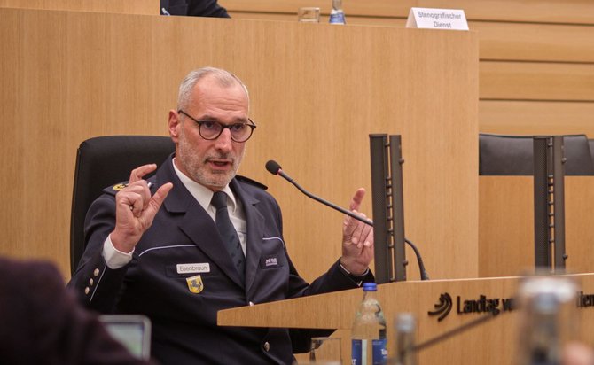 Polizeipräsident Markus Eisenbraun ist am Nachmittag als Zeuge geladen.