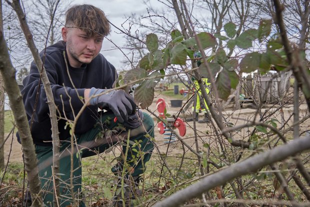 Verdianer Antonios Diamantis, hier bei der Arbeit auf einem Spielplatz im Esslinger Stadtteil Neckarhalde.