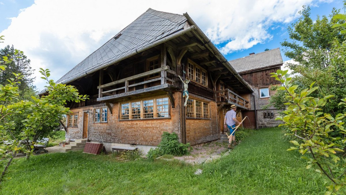 Reinhard Sorgs Schwarzwaldhaus – mehr Innen- und Außenansichten des jahrhundertealten Anwesens mit Klick aufs Bild.