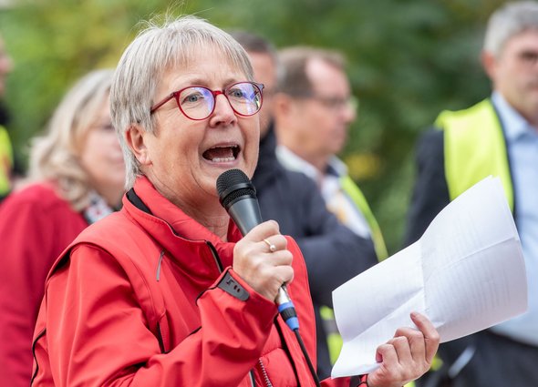 Petra Sadowski, die Verdi-Zuständige für die Postbank-Beschäftigten in Baden-Württemberg, spricht von einem Skandal. Petra Sadowski, die Verdi-Zuständige für die Postbank-Beschäftigten in Baden-Württemberg, spricht von einem Skandal.