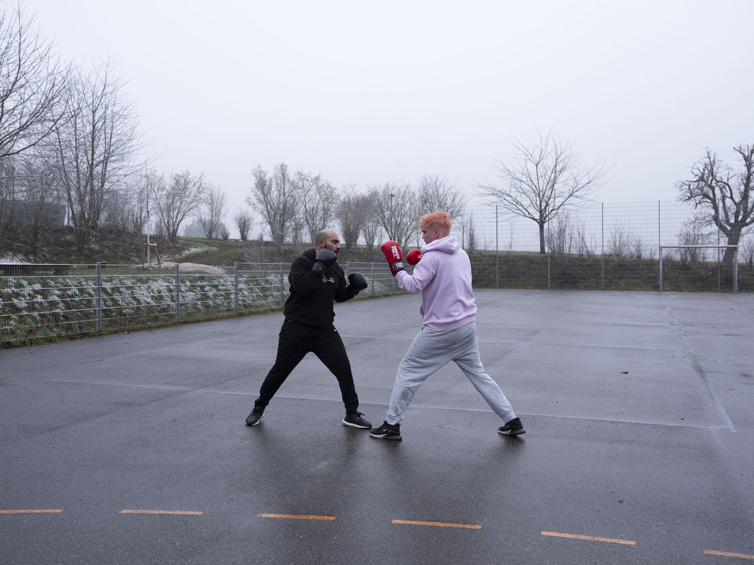 Mubashar Syeed und Jan Dominiak beim Boxtraining im Freien. Februar 2021. 