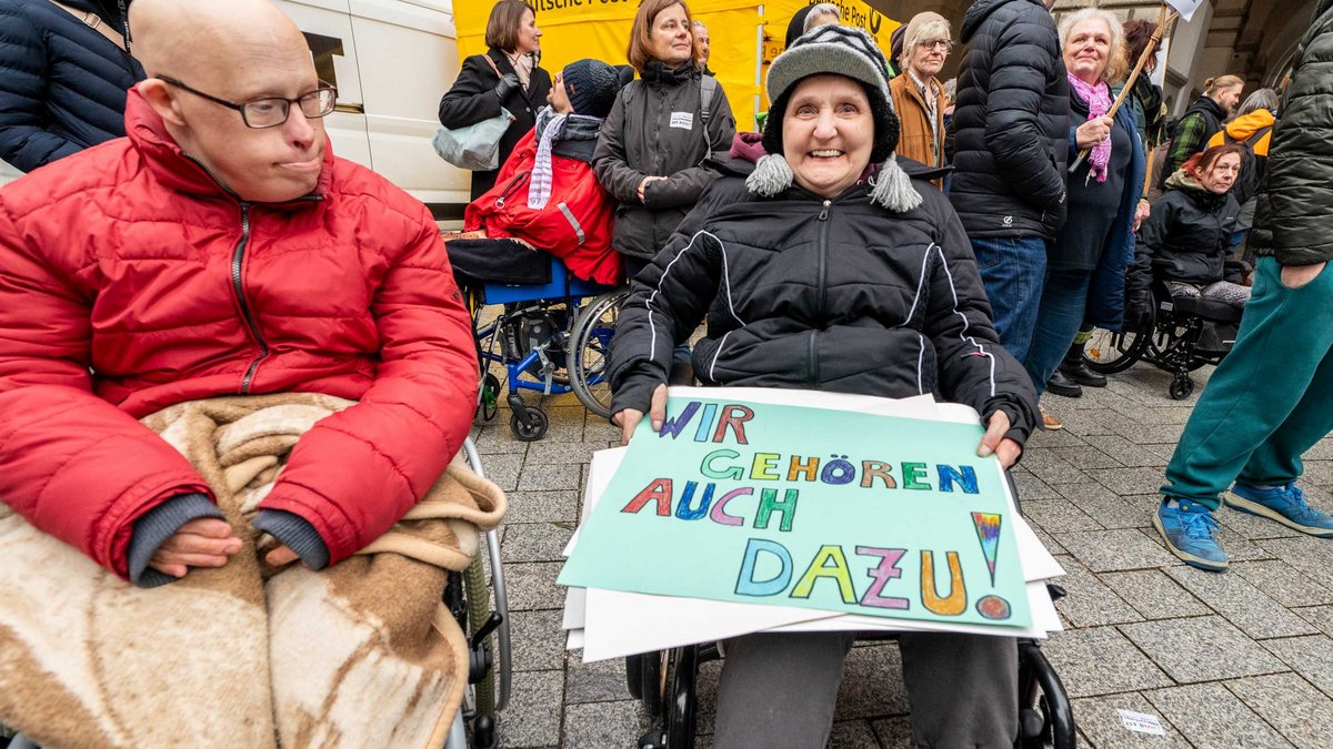 Mittendrin: Menschen mit Behinderung am 1.2.2024 in Ravensburg ...