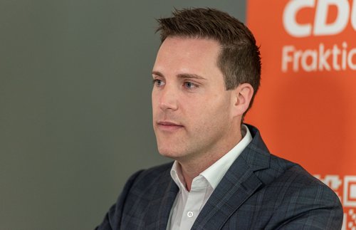 CDU-Fraktionschef Manuel Hagel hält sich alle Türen offen. Foto: Jens Volle