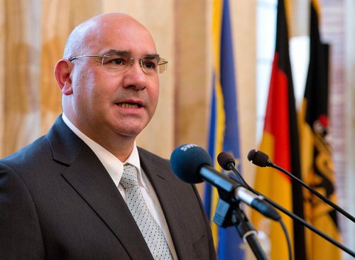 Brandgefährlich: "pauschale und platte Vorurteile", so Daniel Strauß, Vertreter der Sinti und Roma in Baden-Württemberg. Foto: Staatsministerium