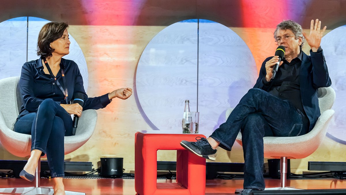 Schufen "Riefenstahl" gemeinsam: Andres Veiel als Regisseur und Drehbuchautor, Sandra Maischberger als Produzentin. Foto: Günther Ahner/HDF