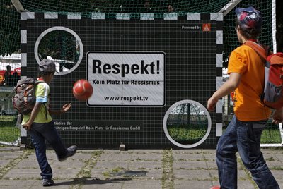Soziale Fragen werden immer öfter mit ethnischen vermischt.