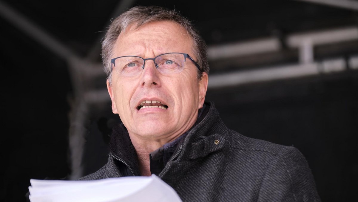 Für den Gewerkschafter Martin Gross geht es um mehr als um Corona-Maßnahmen – er fürchtet um die Demokratie. Foto: Joachim E. Röttgers Für den Gewerkschafter Martin Gross geht es um mehr als um Corona-Maßnahmen – er fürchtet um die Demokratie. Foto: Joachim E. Röttgers