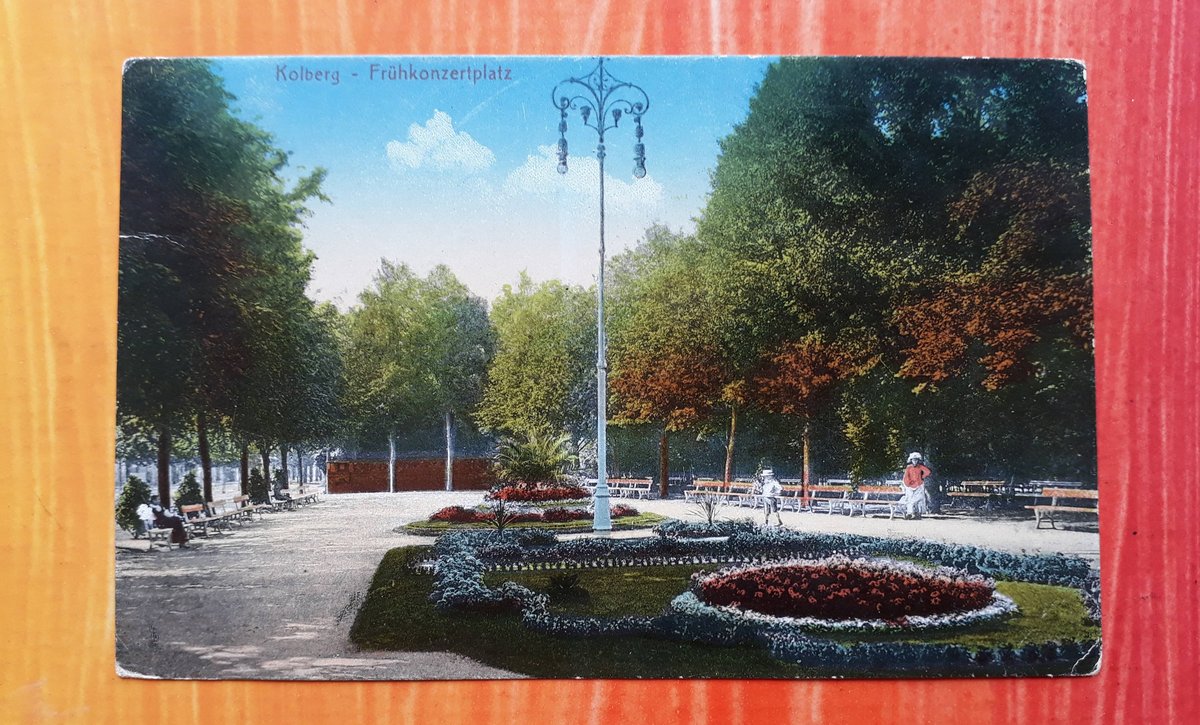 Eine Postkarte von 1918, gefunden auf einem kleinen Flohmarkt im polnischen Kolberg. Fotos: Claudia Brinker und Verena Großkreutz