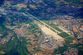 Verdichteter Lebensraum Fildern: Die S-21-Trasse soll entlang der Autobahn verlaufen. Foto: Wost01