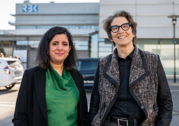Die Psychotherapeutinnen Fatima Zohra Aaryun und Regine Lehrer (rechts). Foto: Jens Volle