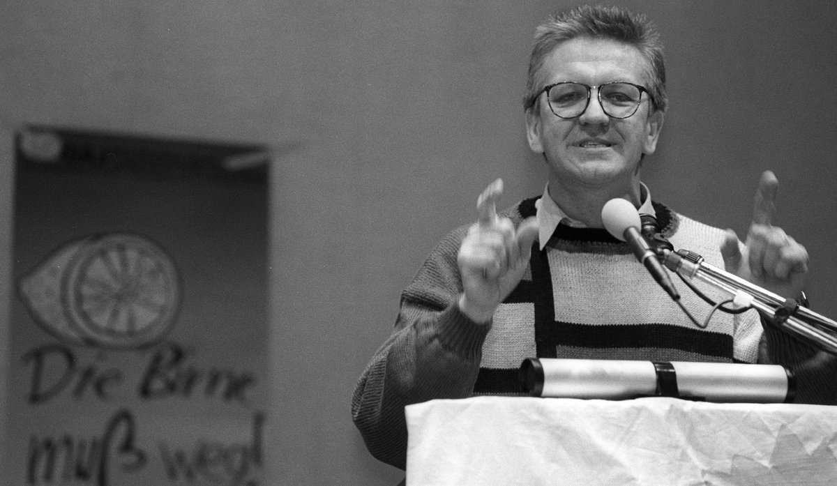 Oktober 1994: Winfried Kretschmann kandidiert für den Bundestag. Erfolglos auf Platz zehn der Landesliste. Oktober 1994: Winfried Kretschmann kandidiert für den Bundestag. Erfolglos auf Platz zehn der Landesliste.