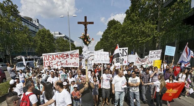 Christliche Exil-Iraker demonstrieren im August 2014 in der Stuttgarter Innenstadt gegen IS-Terror in ihrer Heimat.