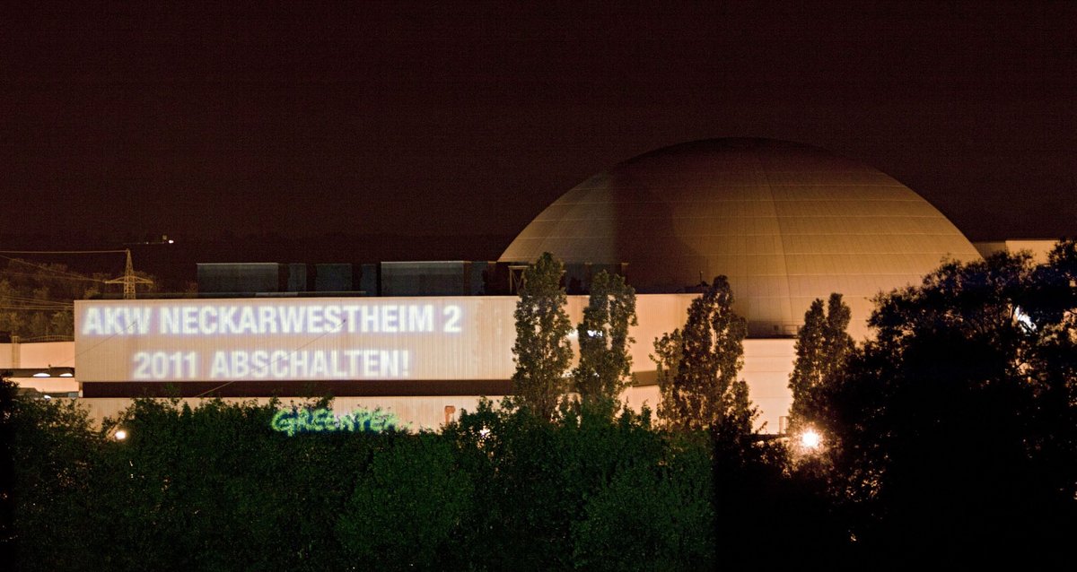 Keine neue Forderung bei dem inzwischen als Rostreaktor verschrieenen AKW – Greenpeace-Projektion vom Juni 2011. Fotos: Joachim E. Röttgers