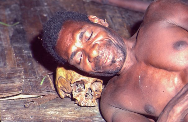 Den Ahnen auch im Schlaf nahe.