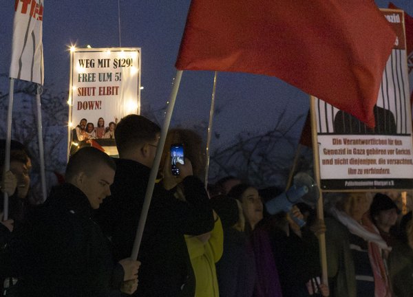 Protest vor der JVA Stammheim, 18. März 2026. Foto: Arvid Böge