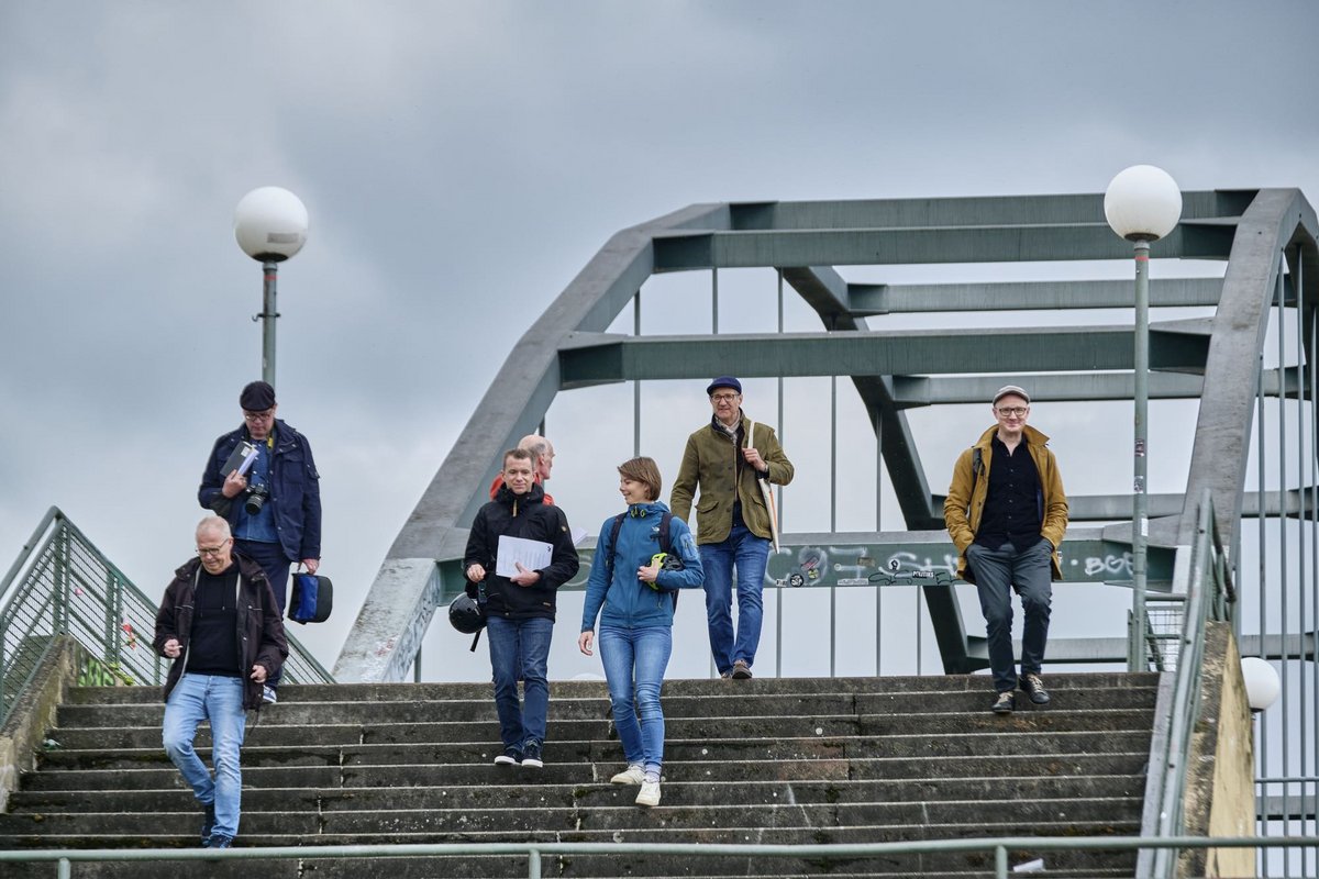 Presse-Truppe auf dem Berger Steg. 