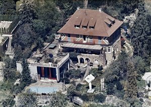 Hoch über Stuttgart: 15 Zimmer, 27 Ar Grund. Foto: privat