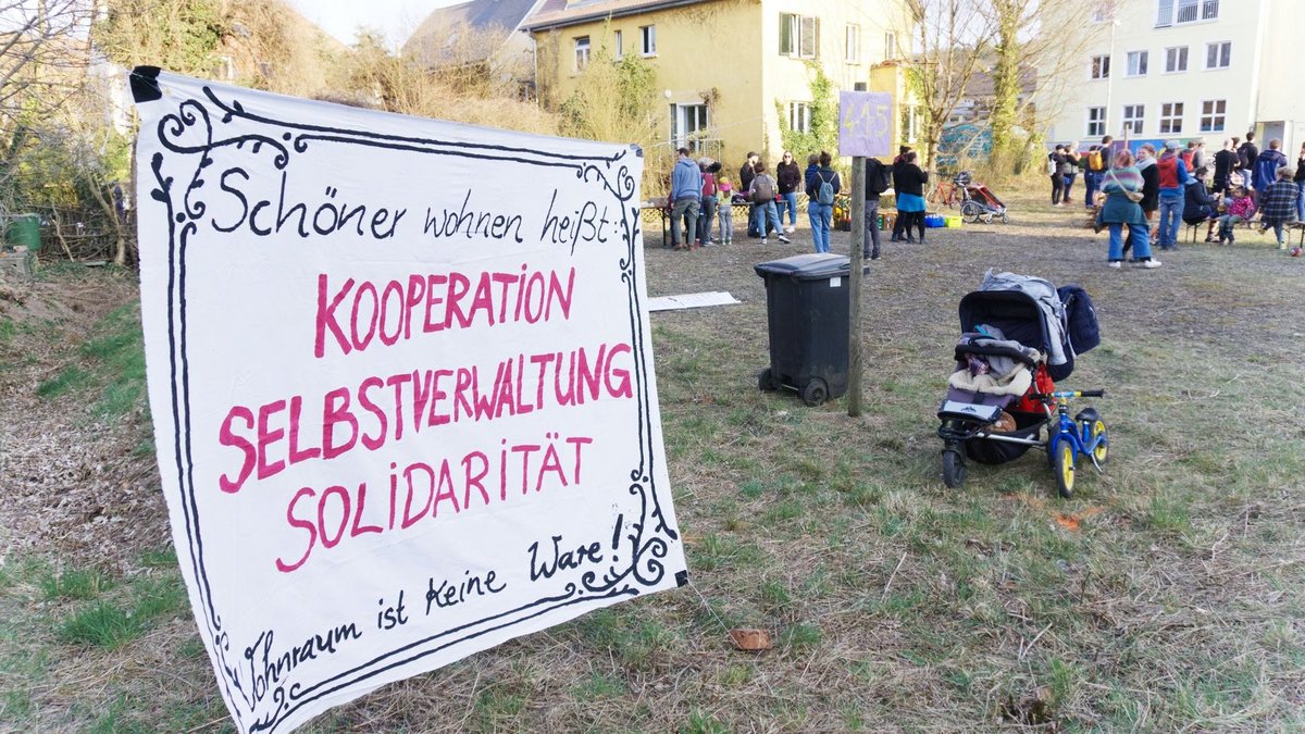 Auf diesem Bauplatz in Tübingens Hechingerstraße soll ein gemeinschaftlich errichteter, selbstverwalteter Neubau entstehen. Fotos: Julia Hofmann