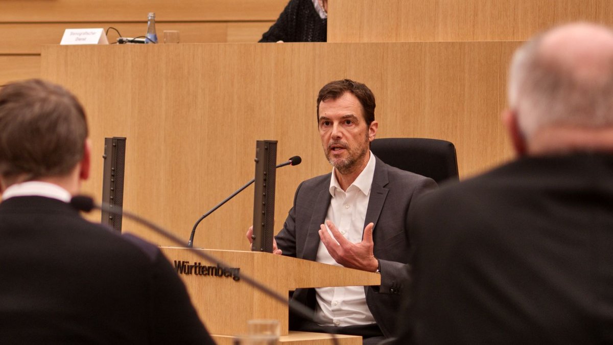 Polizeivizepräsident Bernd-Michael Sorg sagt am 16. Dezember als Zeuge vor dem Ausschuss aus. Fotos: Joachim E. Röttgers