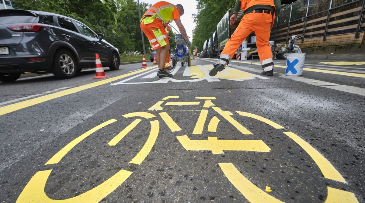 Mit dem Pop-up-Radweg hat die Stadt Stuttgart im Juni gezeigt: Fahrradspur geht ganz einfach – eigentlich. Fotos: Joachim E. Röttgers