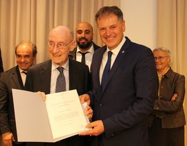 Edzard Reuter mit den Preisträgern Richard Arnold (rechts) und Abdelkarim (Mitte). Foto: Mediendienst Schwintowski